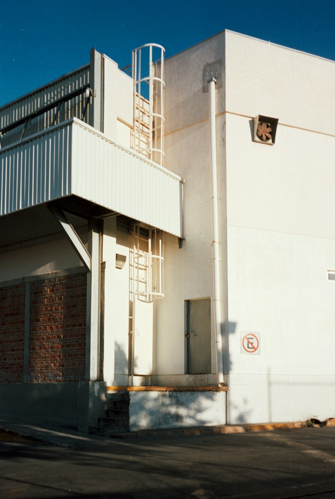 Deluxe Corner Suite